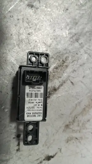Foto de INTERRUPTOR MG HS 1.5 Turbo (161 CV / 119 KW) referencia 10175274 foto 2