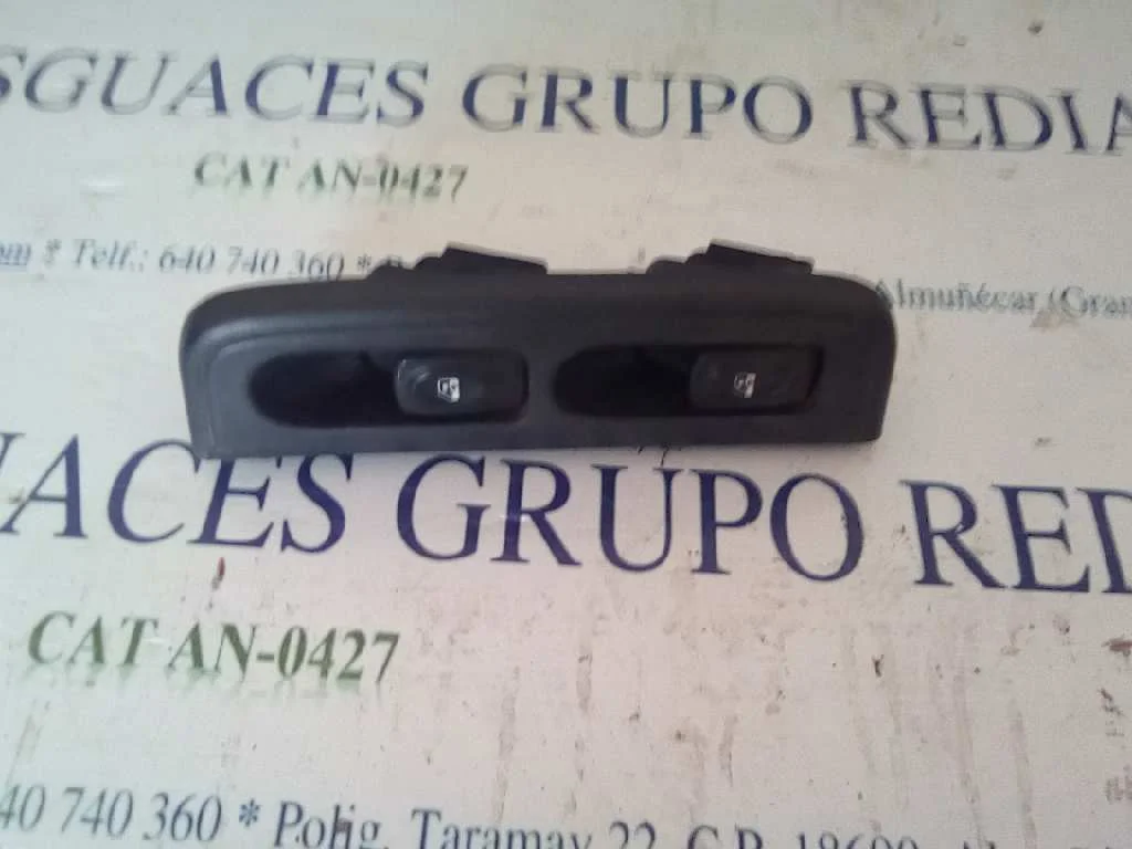 Foto de MANDO ELEVALUNAS DELANTERO IZQUIERDO RENAULT CLIO II FASE II (B/CB0) 1.2 (58 CV / 43 KW) referencia 430000K