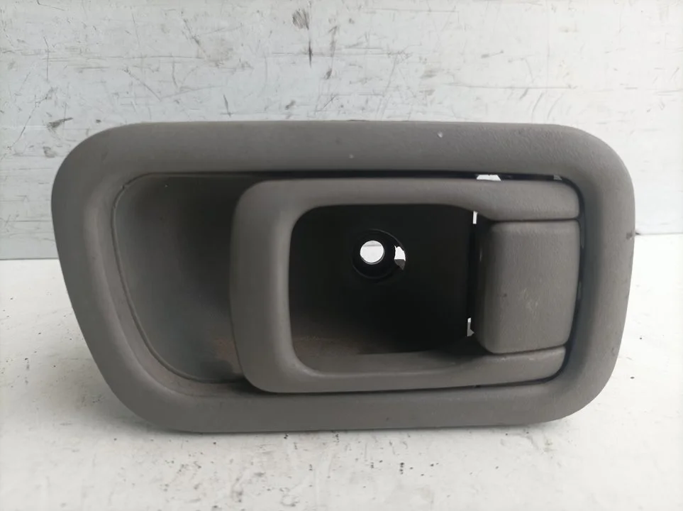 Foto de MANETA INTERIOR DELANTERA IZQUIERDA NISSAN CABSTAR