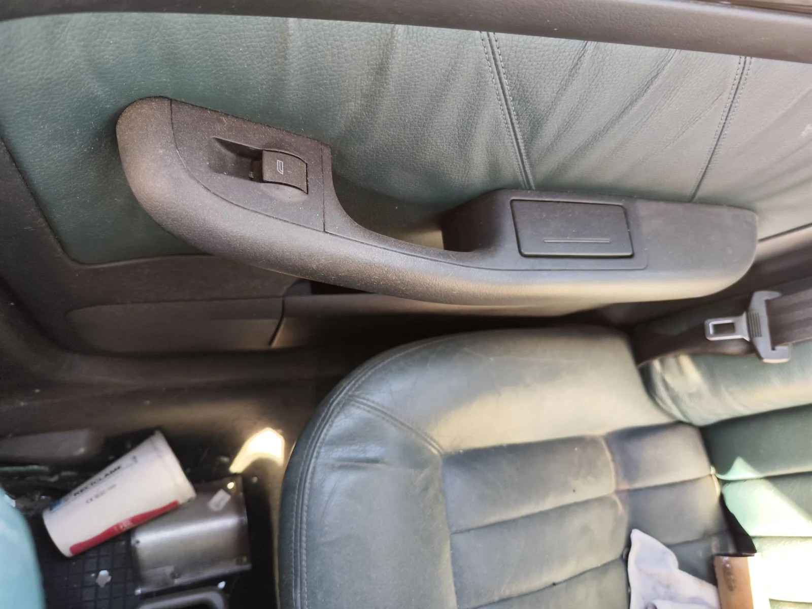 Foto de MANDO ELEVALUNAS TRASERO DERECHO AUDI A6 BERLINA (4B2) 2.5 V6 24V TDI (150 CV / 110 KW)