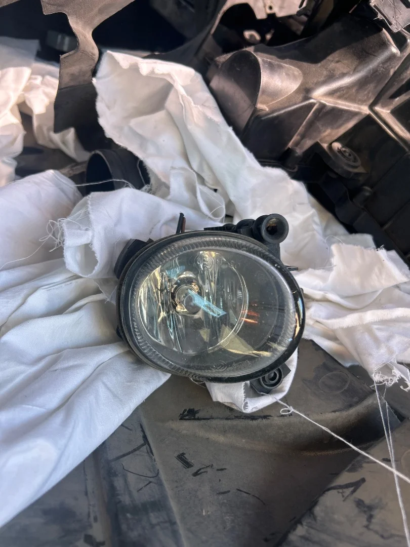 Foto de FARO ANTINIEBLA IZQUIERDO AUDI A3 SPORTBACK (8PA) 2.0 16V TFSI (200 CV / 147 KW) referencia 8E0941699E