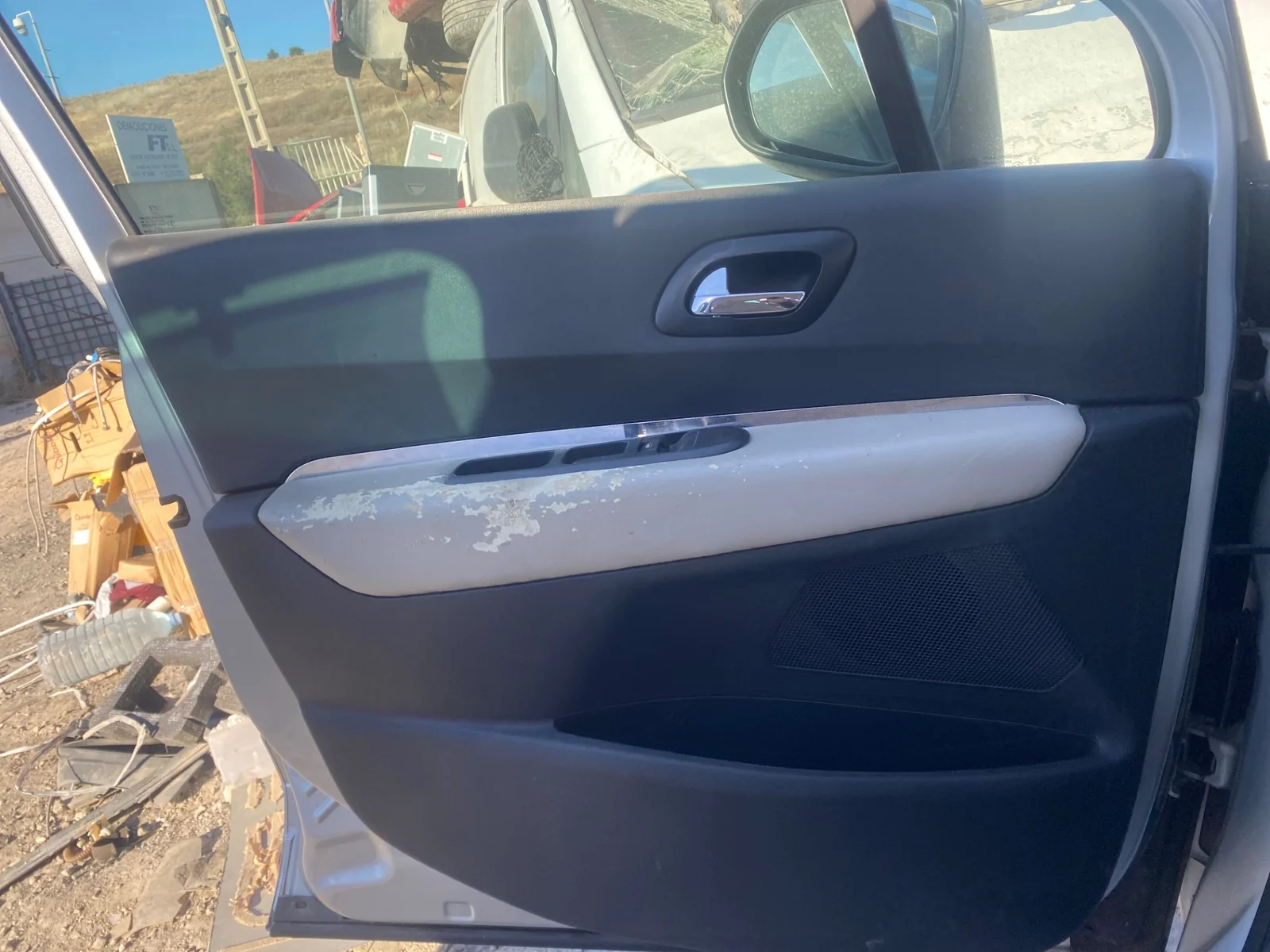Foto de GUARNECIDO PUERTA DELANTERA IZQUIERDA PEUGEOT 3008 1.6 16V (120 CV / 88 KW)