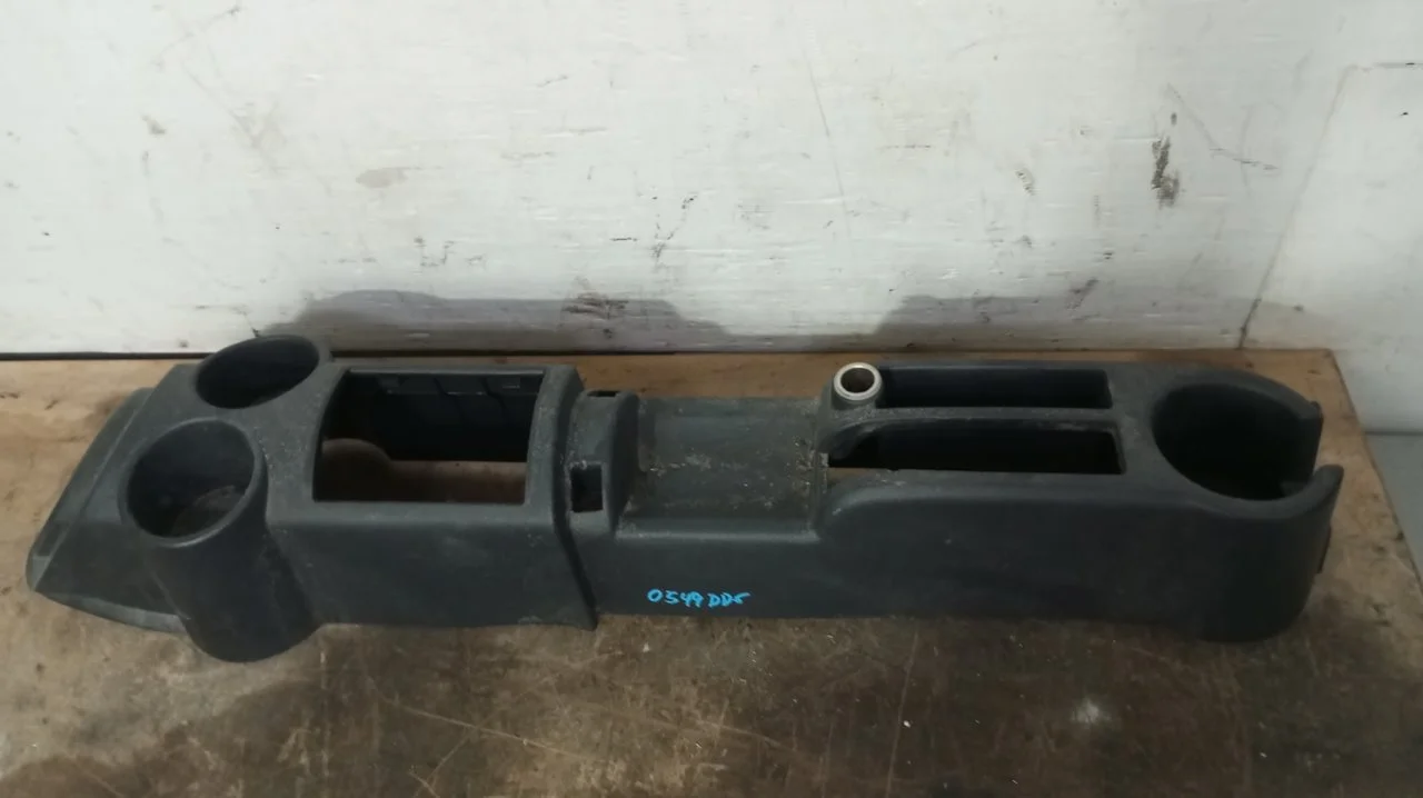 Foto de CONSOLA CENTRAL HYUNDAI GETZ (TB) 1.3 12V CAT (82 CV / 60 KW) referencia 84611-1C000