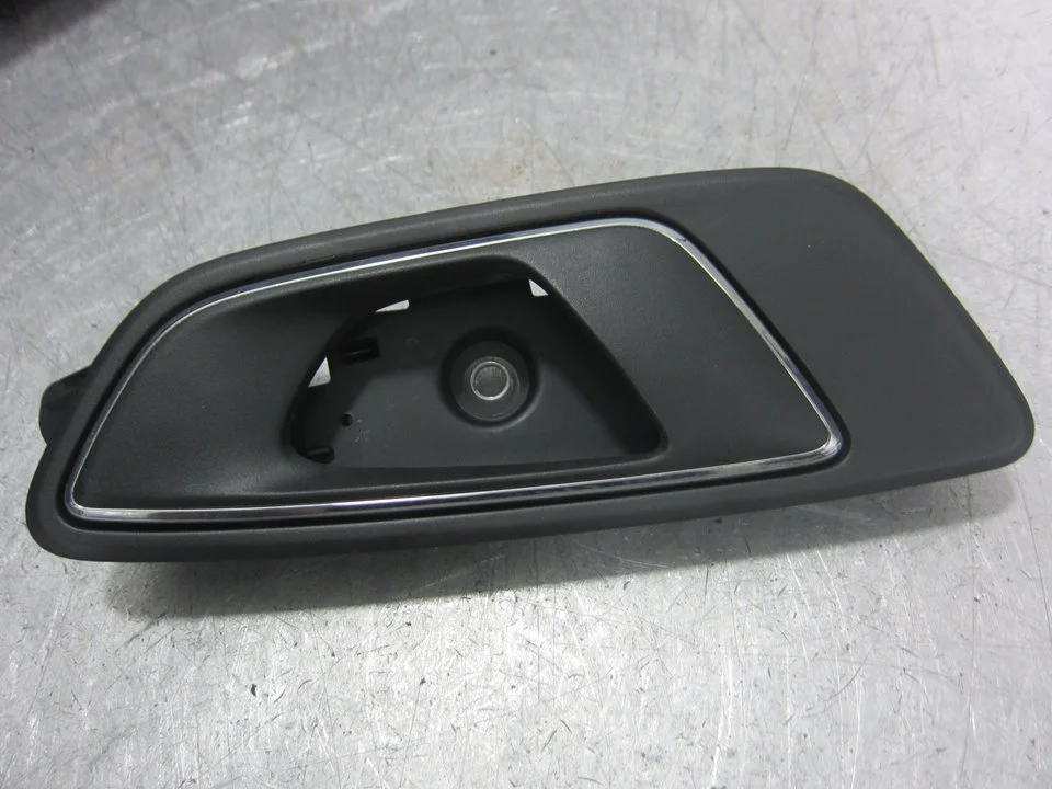 Foto de MANETA INTERIOR DELANTERA DERECHA SEAT LEON (5F1) 1.6 TDI (105 CV / 77 KW) referencia 5F1837114A