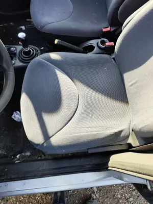 Foto de ASIENTO DELANTERO IZQUIERDO CITROEN C3 1.4  (73 CV / 54 KW)