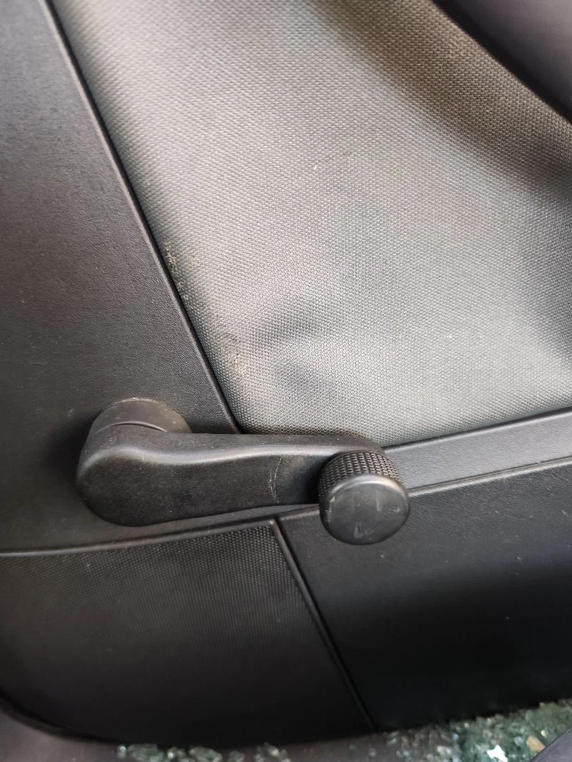 Foto de MANETA ELEVALUNAS TRASERA DERECHA SEAT CORDOBA BERLINA (6L2) 1.4 16V (75 CV / 55 KW)