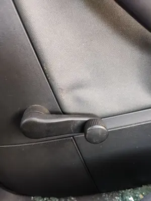 Foto de MANETA ELEVALUNAS TRASERA DERECHA SEAT CORDOBA BERLINA (6L2) 1.4 16V (75 CV / 55 KW)