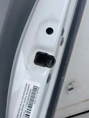 Foto de CERRADURA PUERTA TRASERA DERECHA VOLKSWAGEN GOLF VII (5G1/BE1) 2.0 TDI (184 CV / 135 KW)
