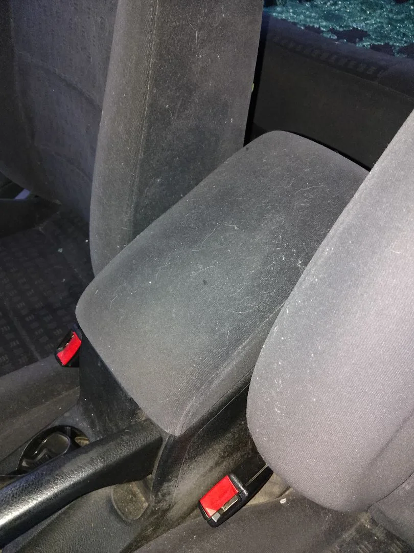 Foto de APOYABRAZOS CENTRAL VOLKSWAGEN PASSAT BERLINA (3B3) 1.9 TDI (131 CV / 96 KW)