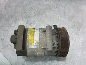 Foto de COMPRESOR AIRE ACONDICIONADO RENAULT MEGANE II BERLINA 3P 1.9 dCi Diesel (120 CV / 88 KW) referencia 8200053264 foto 2