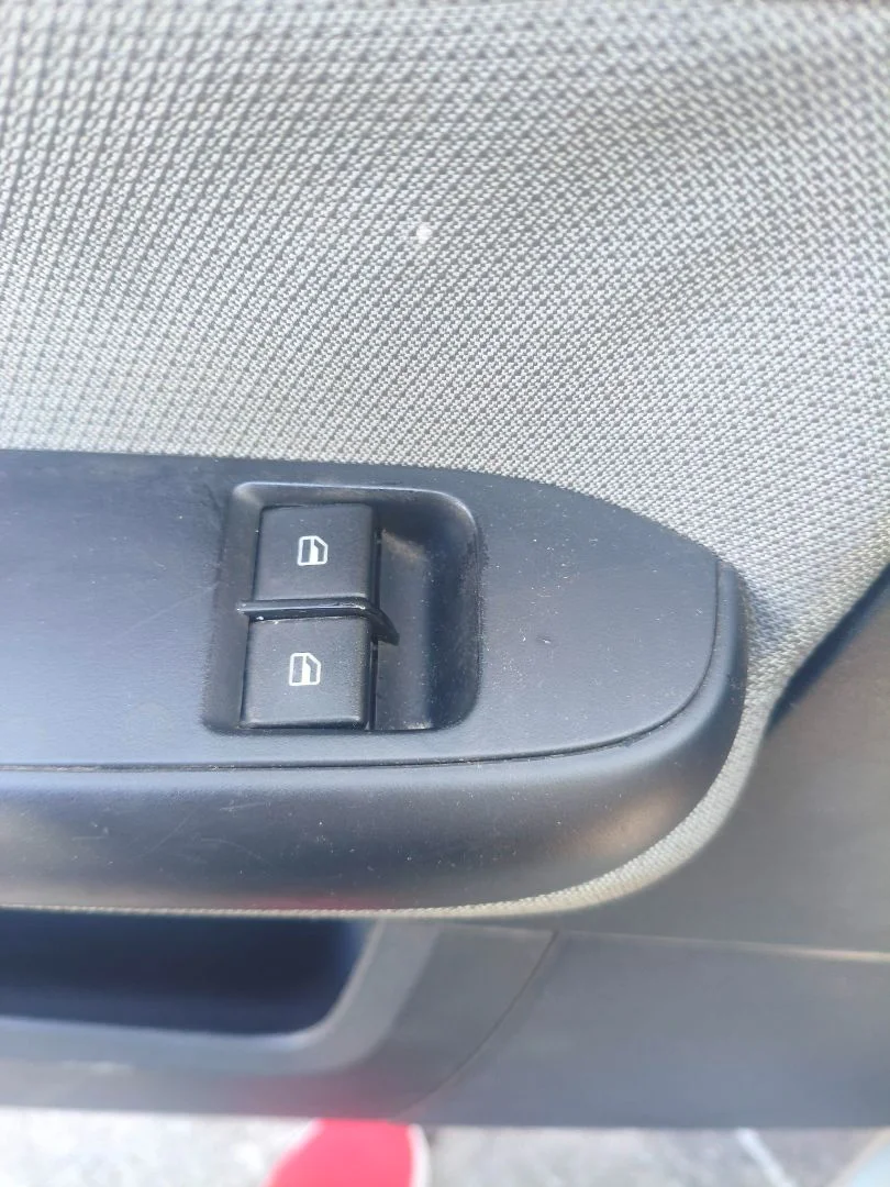 Foto de MANDO ELEVALUNAS DELANTERO IZQUIERDO SEAT IBIZA (6L1) 1.4 16V (75 CV / 55 KW)