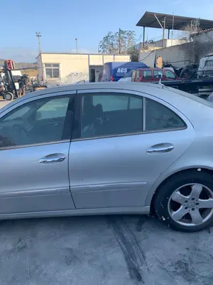 Foto de PUERTA TRASERA IZQUIERDA MERCEDES-BENZ CLASE E (BM 211) BERLINA 2.7 CDI CAT (177 CV / 130 KW) referencia A211730010528