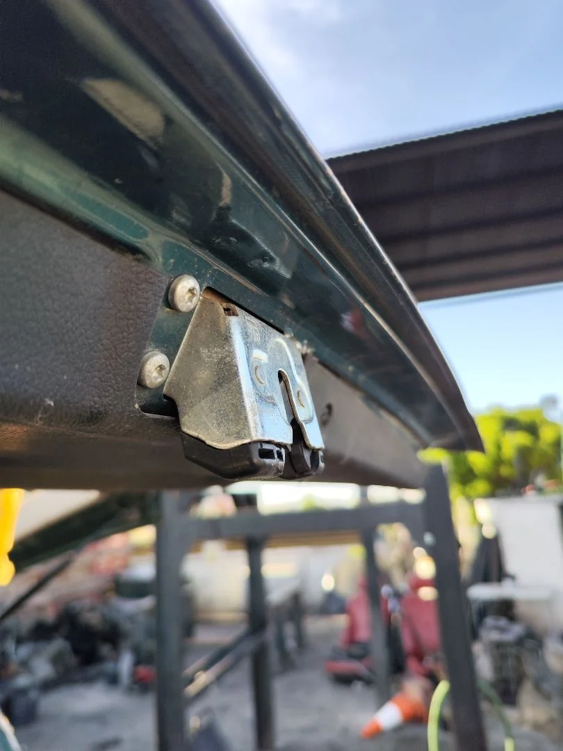 Foto de CERRADURA MALETERO / PORTON OPEL ZAFIRA A 2.0 DTI (101 CV / 74 KW) referencia 90563999
