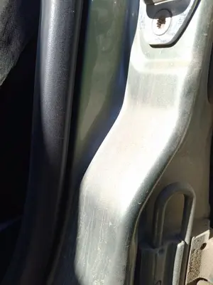 Foto de GOMAS CONTORNO PUERTA VOLKSWAGEN PASSAT BERLINA (3B3) 1.9 TDI (131 CV / 96 KW)