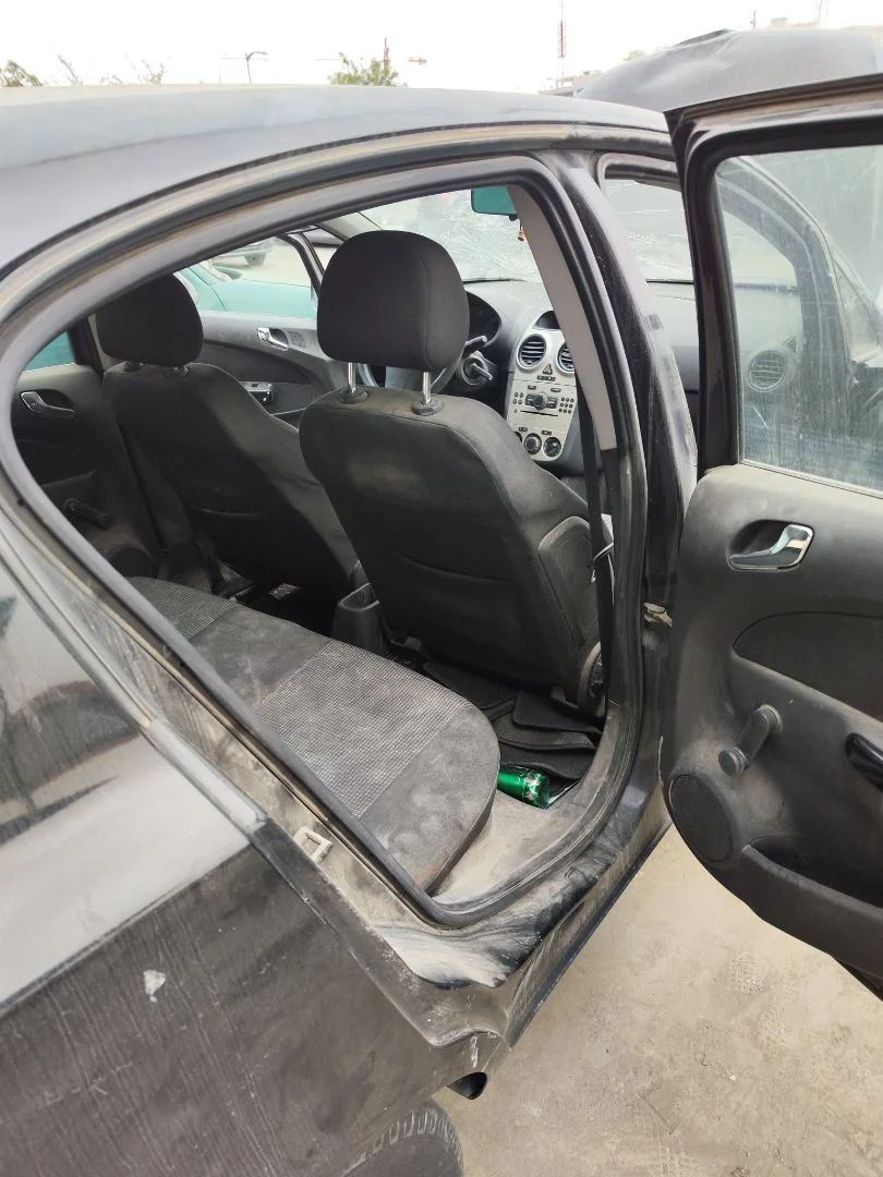 Foto de GOMAS CONTORNO PUERTA OPEL CORSA D 1.3 16V CDTI (75 CV / 55 KW)