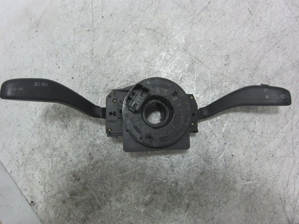 Foto de MANDO MULTIFUNCION SEAT IBIZA (6L1) 1.4 16V (86 CV / 63 KW) referencia 6Q0953503AD