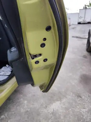 Foto de CERRADURA PUERTA TRASERA DERECHA RENAULT MEGANE II BERLINA 5P 1.6 CAT (113 CV / 83 KW) referencia 8200028430