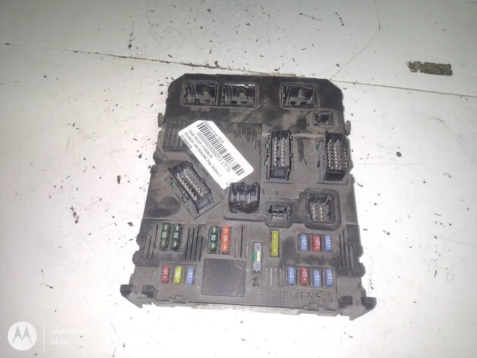 Foto de CAJA RELES / FUSIBLES PEUGEOT 206 referencia S118085220C