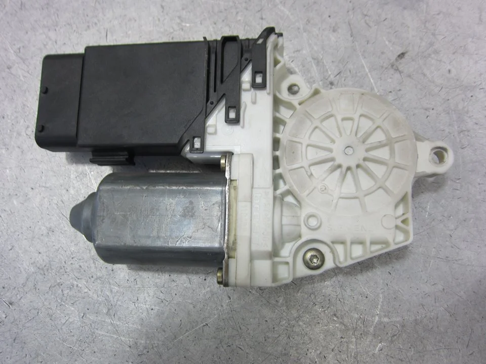Foto de MOTOR ELEVALUNAS DELANTERO DERECHO SEAT TOLEDO (1M2) referencia 9776101436203