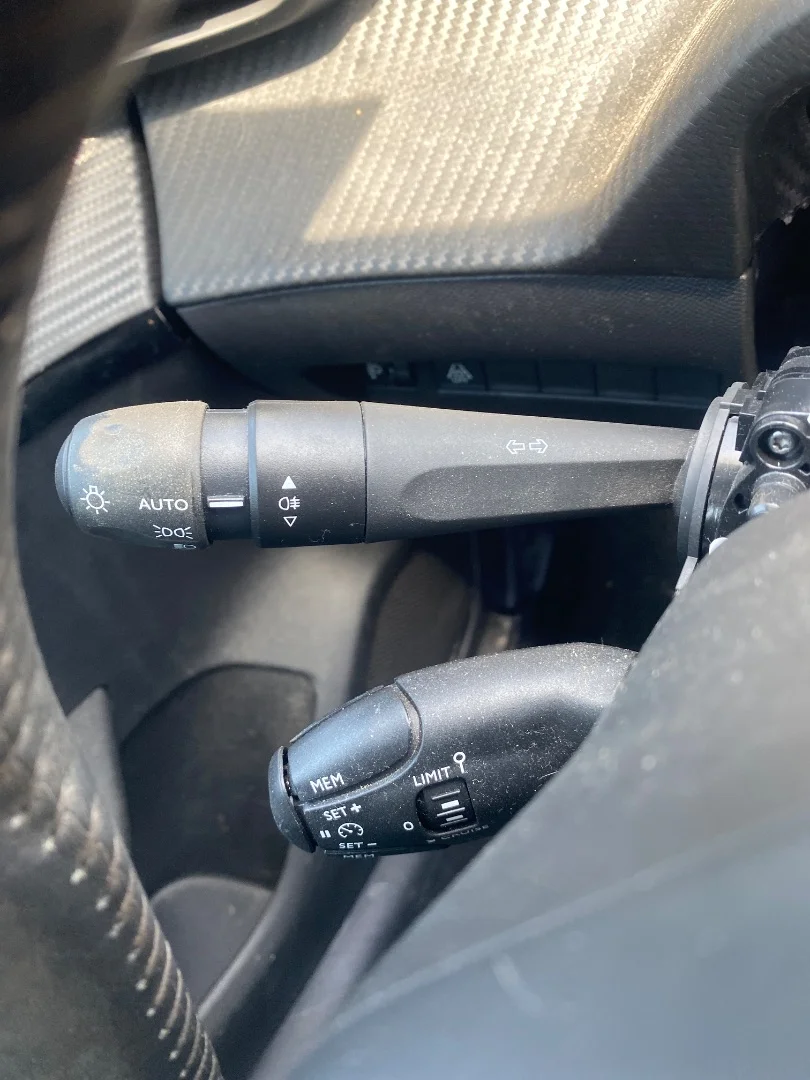 Foto de MANDO MULTIFUNCION PEUGEOT 208 (P2) 1.2 PureTech (74 CV / 55 KW)