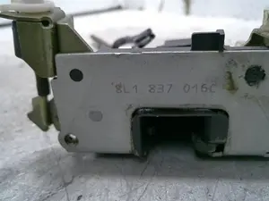 Foto de CERRADURA PUERTA DELANTERA DERECHA AUDI A3 (8L) 1.9 TDI (101 CV / 74 KW) referencia 8L1837016C foto 5