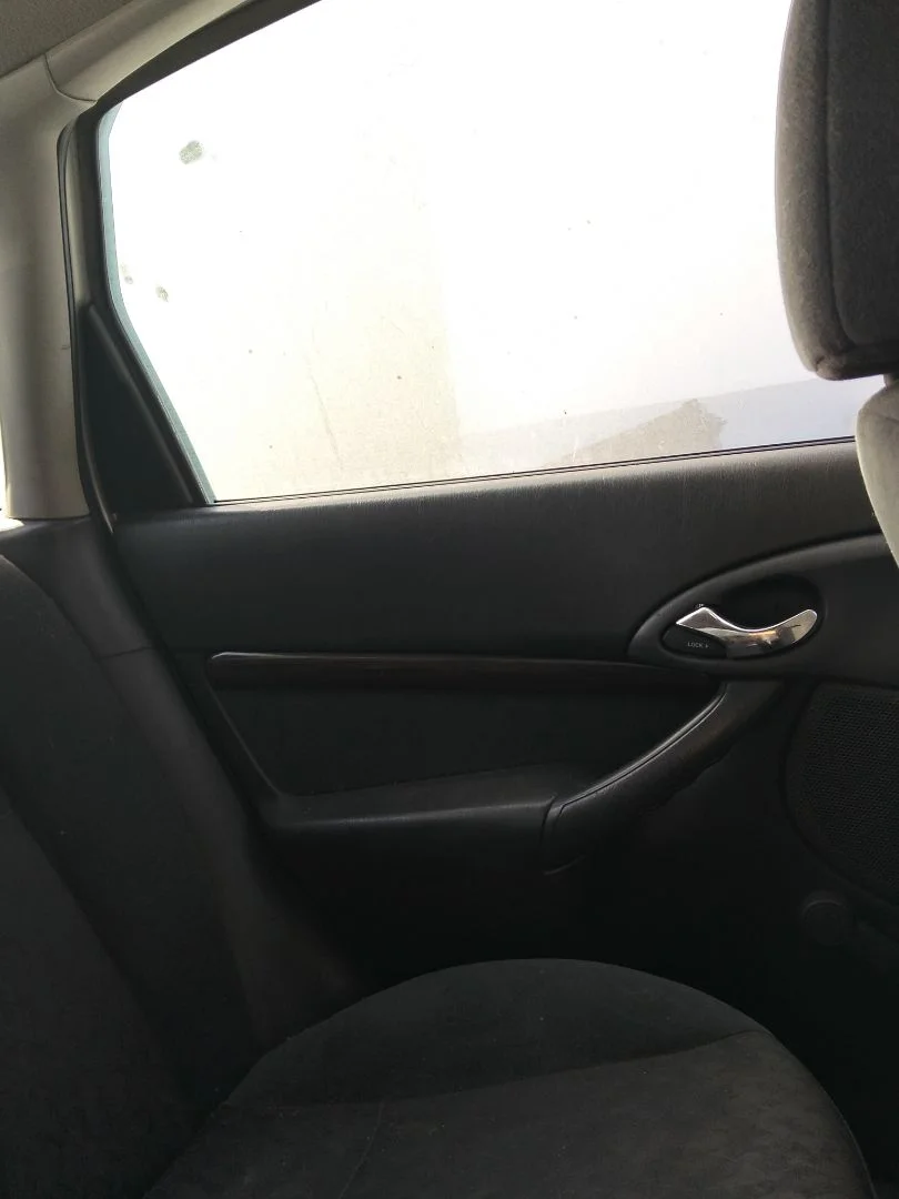 Foto de GUARNECIDO PUERTA TRASERA IZQUIERDA FORD FOCUS BERLINA (CAK) 1.6 16V CAT (101 CV / 74 KW) referencia 1102541