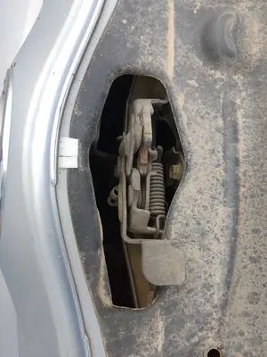 Foto de CERRADURA CAPO TOYOTA COROLLA (E12) 1.4 16V CAT (97 CV / 71 KW)