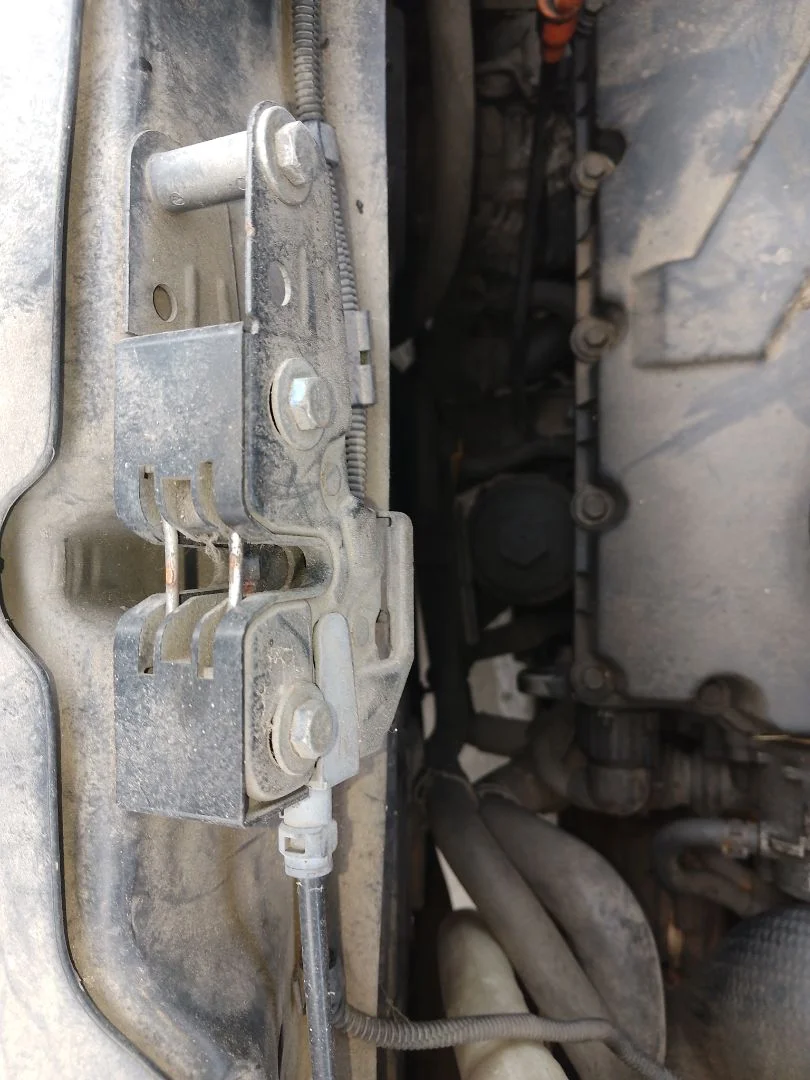 Foto de CERRADURA CAPO VOLKSWAGEN T5 TRANSPORTER FURGÓN/COMBI (7H) 1.9 TDI CAT (AXB) (105 CV / 77 KW)