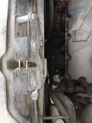Foto de CERRADURA CAPO VOLKSWAGEN T5 TRANSPORTER FURGÓN/COMBI (7H) 1.9 TDI CAT (AXB) (105 CV / 77 KW)