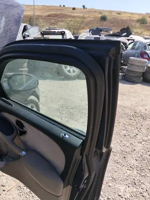 Foto de GOMAS CONTORNO PUERTA MG ROVER ROVER 75 (RJ) 2.0 16V CDT (116 CV / 85 KW)