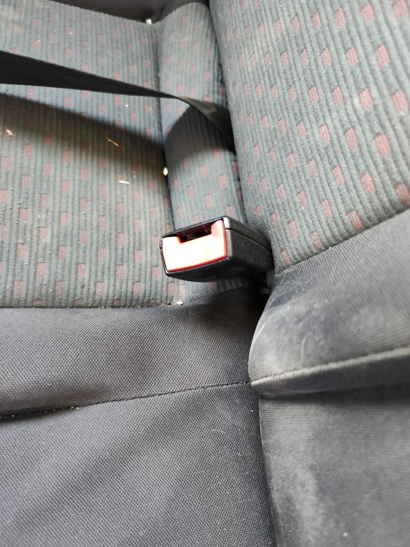Foto de ENGANCHE CINTURON TRASERO DERECHO SEAT CORDOBA BERLINA (6L2) 1.9 TDI (131 CV / 96 KW)