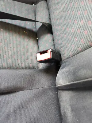 Foto de ENGANCHE CINTURON TRASERO DERECHO SEAT CORDOBA BERLINA (6L2) 1.9 TDI (131 CV / 96 KW)
