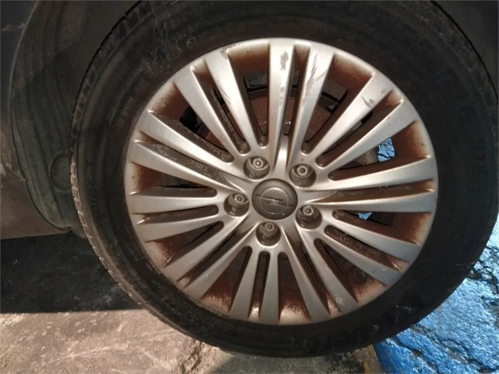 Foto de LLANTA OPEL MERIVA B