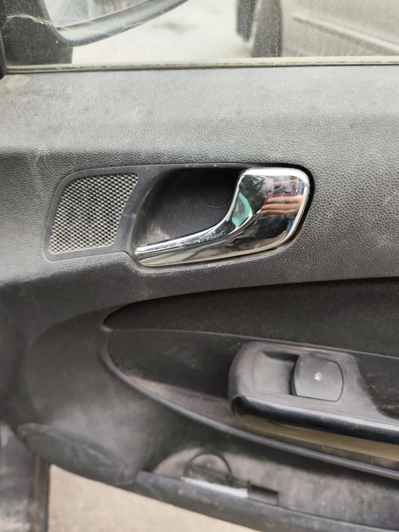 Foto de MANETA INTERIOR DELANTERA DERECHA OPEL CORSA D 1.3 16V CDTI (75 CV / 55 KW)