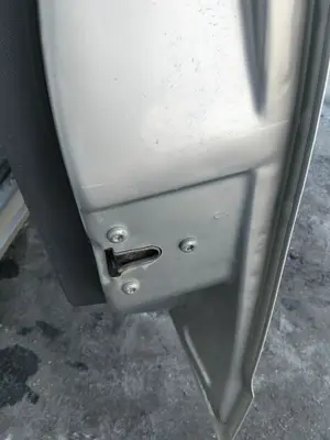 Foto de CERRADURA PUERTA DELANTERA DERECHA OPEL CORSA C 1.2 16V CAT (Z 12 XE / LW4) (75 CV / 55 KW)