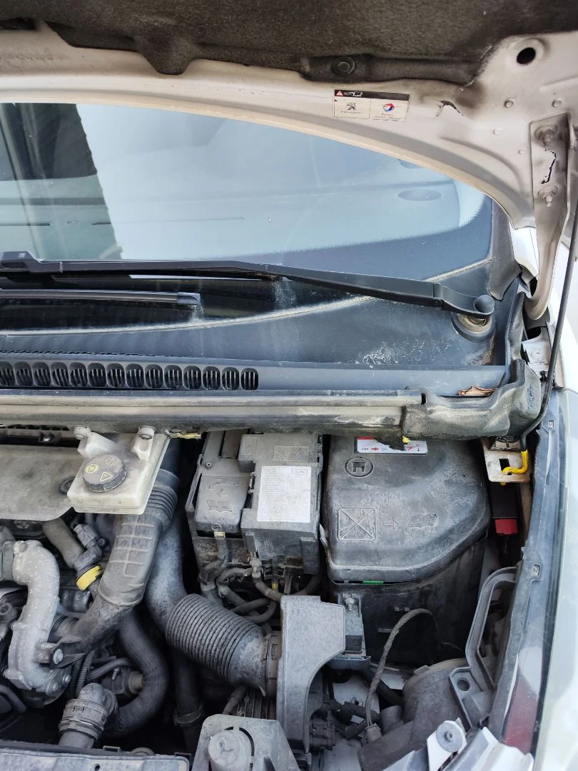Foto de MOTOR LIMPIA DELANTERO PEUGEOT 3008 1.6 Blue-HDI FAP (120 CV / 88 KW)