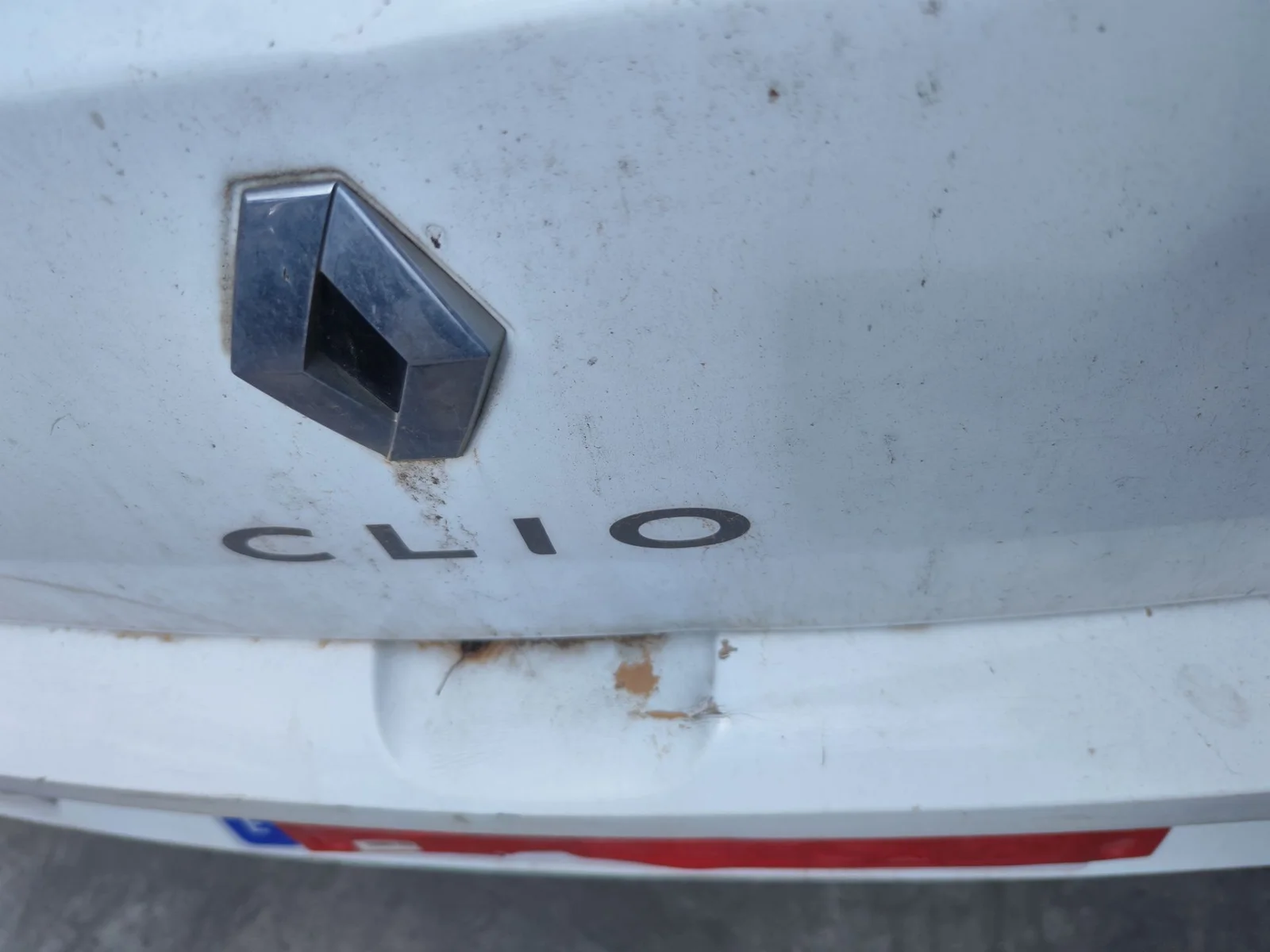 Foto de REFUERZO PARAGOLPES TRASERO RENAULT CLIO III 1.2 16V (75 CV / 55 KW)
