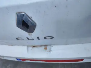Foto de REFUERZO PARAGOLPES TRASERO RENAULT CLIO III 1.2 16V (75 CV / 55 KW)
