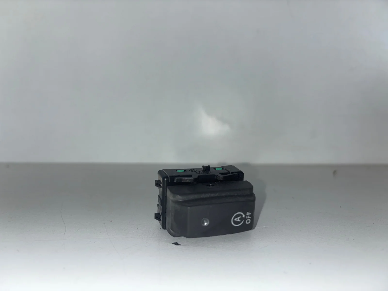 Foto de INTERRUPTOR RENAULT TWINGO III referencia 251537340R