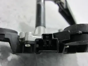 Foto de MOTOR LIMPIA TRASERO FORD FOCUS BERLINA (CB4) 1.6 16V CAT (101 CV / 74 KW) referencia 31218473 foto 2