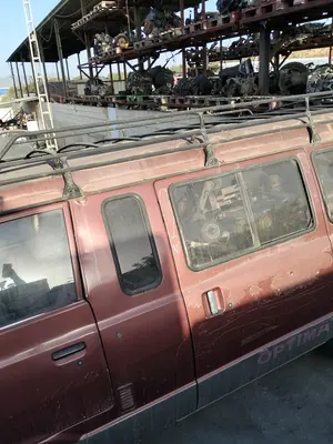 Foto de BARRAS TECHO NISSAN VANETTE (C220) 2.0 Diesel (67 CV / 49 KW)