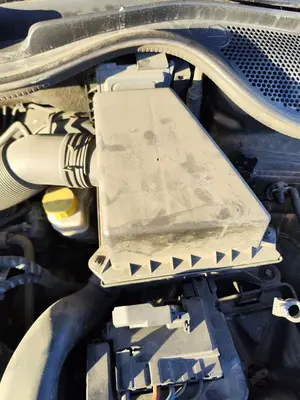 Foto de CAJA FILTRO AIRE VOLKSWAGEN POLO V (6R1) 1.2  (60 CV / 44 KW)