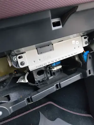 Foto de SISTEMA AUDIO / RADIO CD CITROEN C4 CACTUS 1.2 12V VTi (82 CV / 60 KW) foto 2