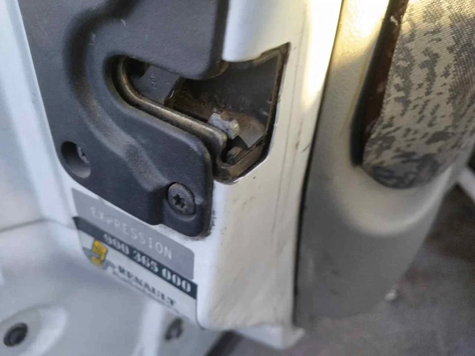 Foto de CERRADURA PUERTA DELANTERA IZQUIERDA RENAULT KANGOO I (F/KC0) 1.5 dCi Diesel (65 CV / 48 KW)
