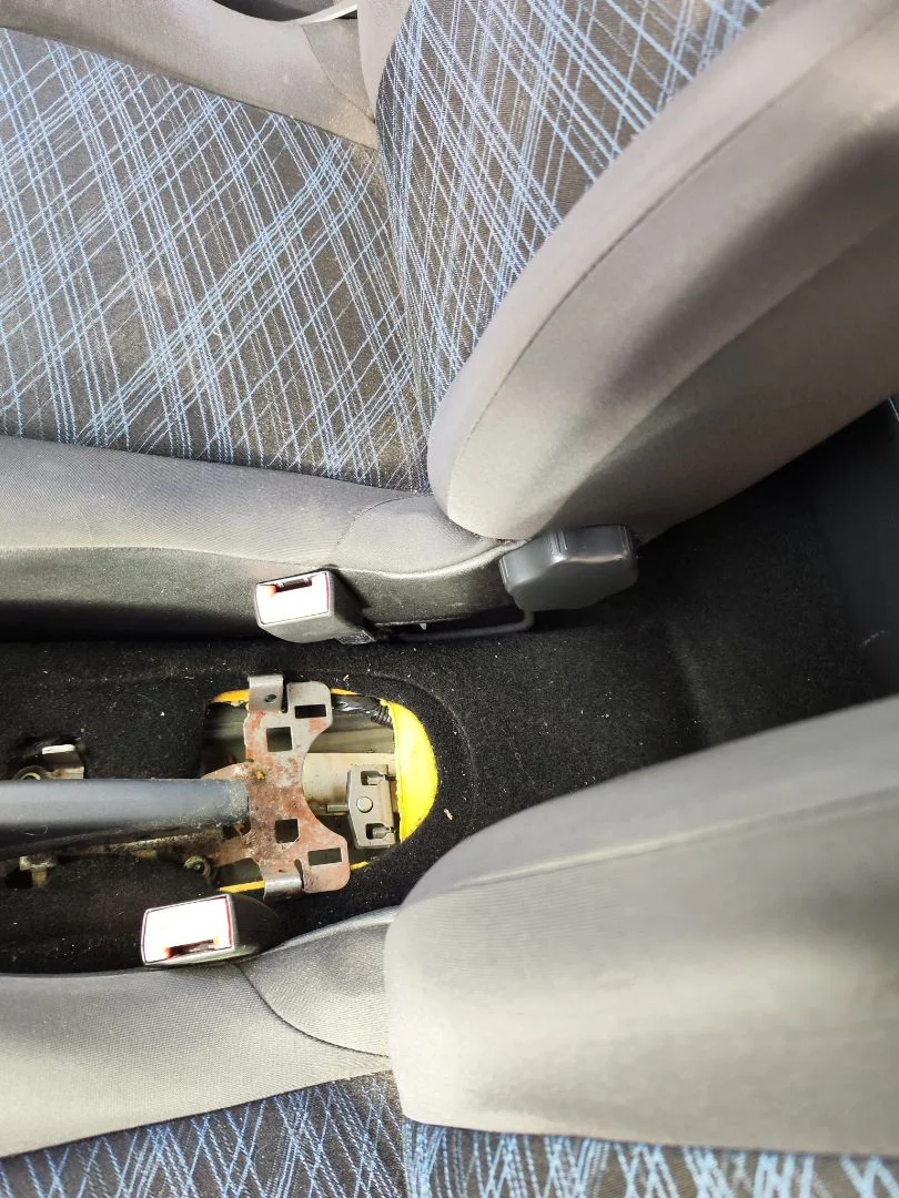 Foto de ENGANCHE CINTURON DELANTERO DERECHO RENAULT CLIO III 1.2 16V (75 CV / 55 KW)