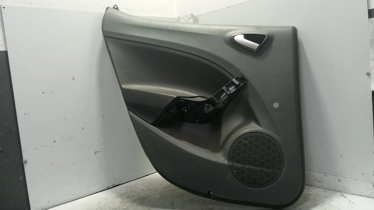 Foto de GUARNECIDO PUERTA TRASERA IZQUIERDA SEAT IBIZA BERLINA (6J5) 1.4 16V (86 CV / 63 KW) referencia 6J4867211