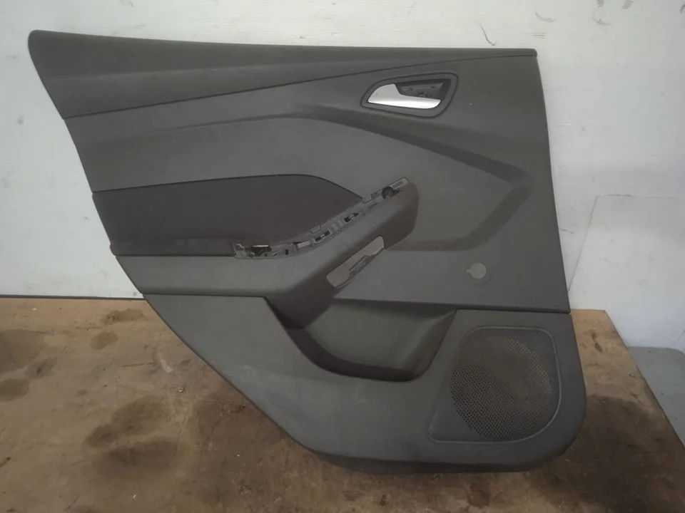 Foto de GUARNECIDO PUERTA TRASERA IZQUIERDA FORD FOCUS BERLINA (CEW) 1.0 EcoBoost CAT (125 CV / 92 KW) referencia F1EBA27407EB1F50