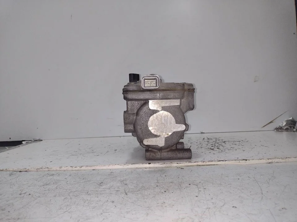 Foto de COMPRESOR AIRE ACONDICIONADO TOYOTA YARIS (P13) 1.5 16V CAT (Híbrido) (75 CV / 55 KW) referencia 0422001041