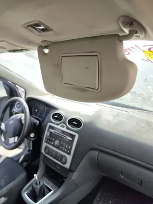 Foto de PARASOL DERECHO FORD FOCUS BERLINA (CAP) 1.8 TDCi Turbodiesel CAT (116 CV / 85 KW) foto 2