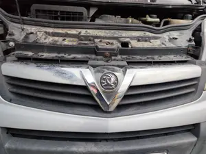 Foto de REJILLA DELANTERA OPEL VIVARO FURGÓN/COMBI 2.0 16V CDTI (114 CV / 84 KW)